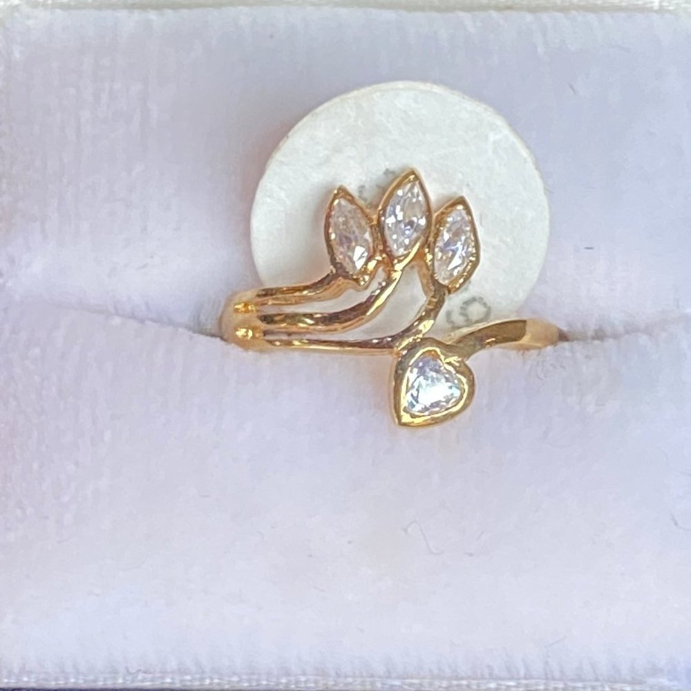 FAC Sweetheart Ring Gold-Tone & Cut Butler Gems
